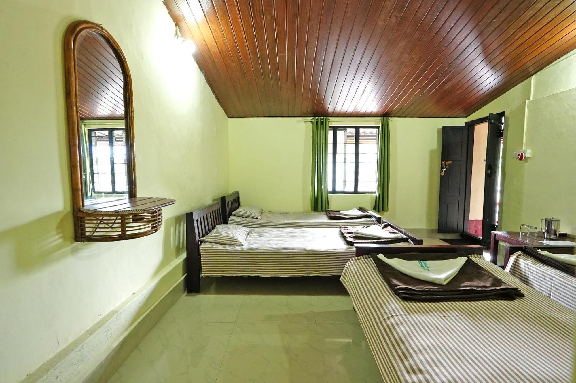 Leisure Homestay - Pool, Boating, Zipline, Home Food, Estate Chikmagalur Bagian luar foto