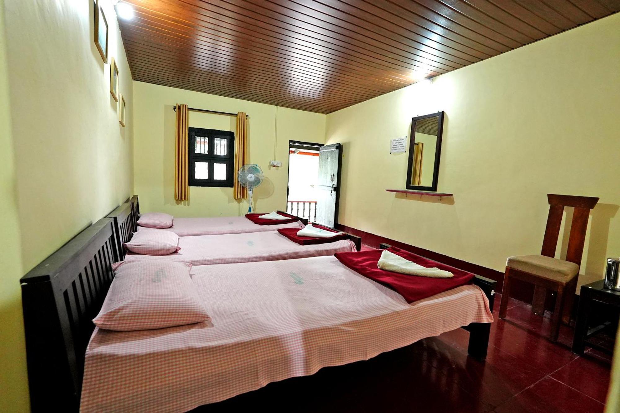 Leisure Homestay - Pool, Boating, Zipline, Home Food, Estate Chikmagalur Bagian luar foto