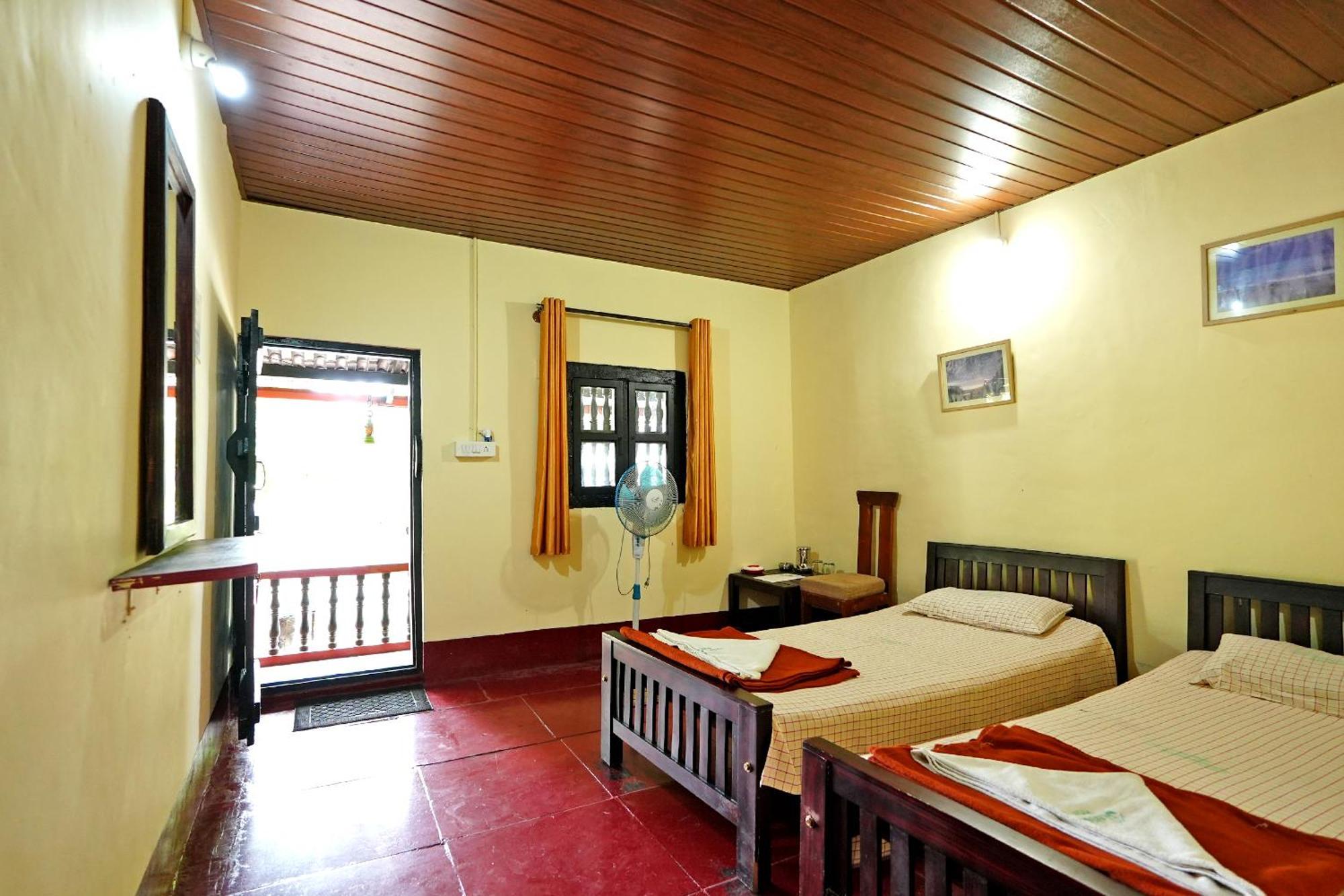 Leisure Homestay - Pool, Boating, Zipline, Home Food, Estate Chikmagalur Bagian luar foto