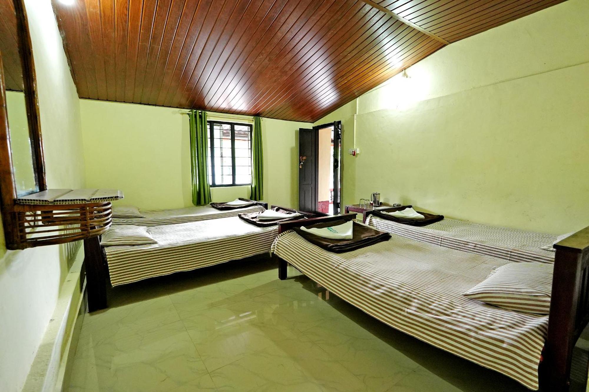 Leisure Homestay - Pool, Boating, Zipline, Home Food, Estate Chikmagalur Bagian luar foto