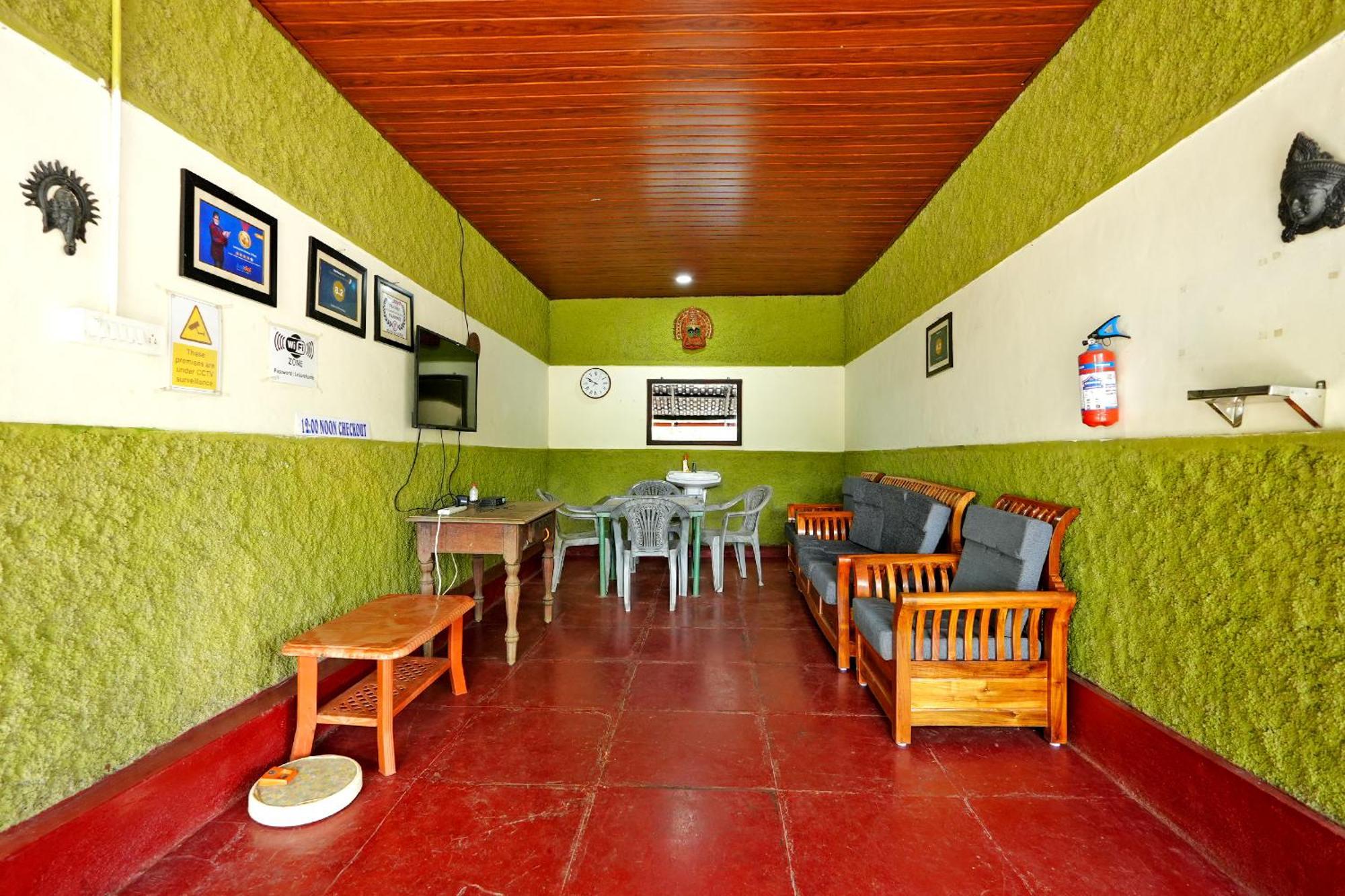 Leisure Homestay - Pool, Boating, Zipline, Home Food, Estate Chikmagalur Bagian luar foto