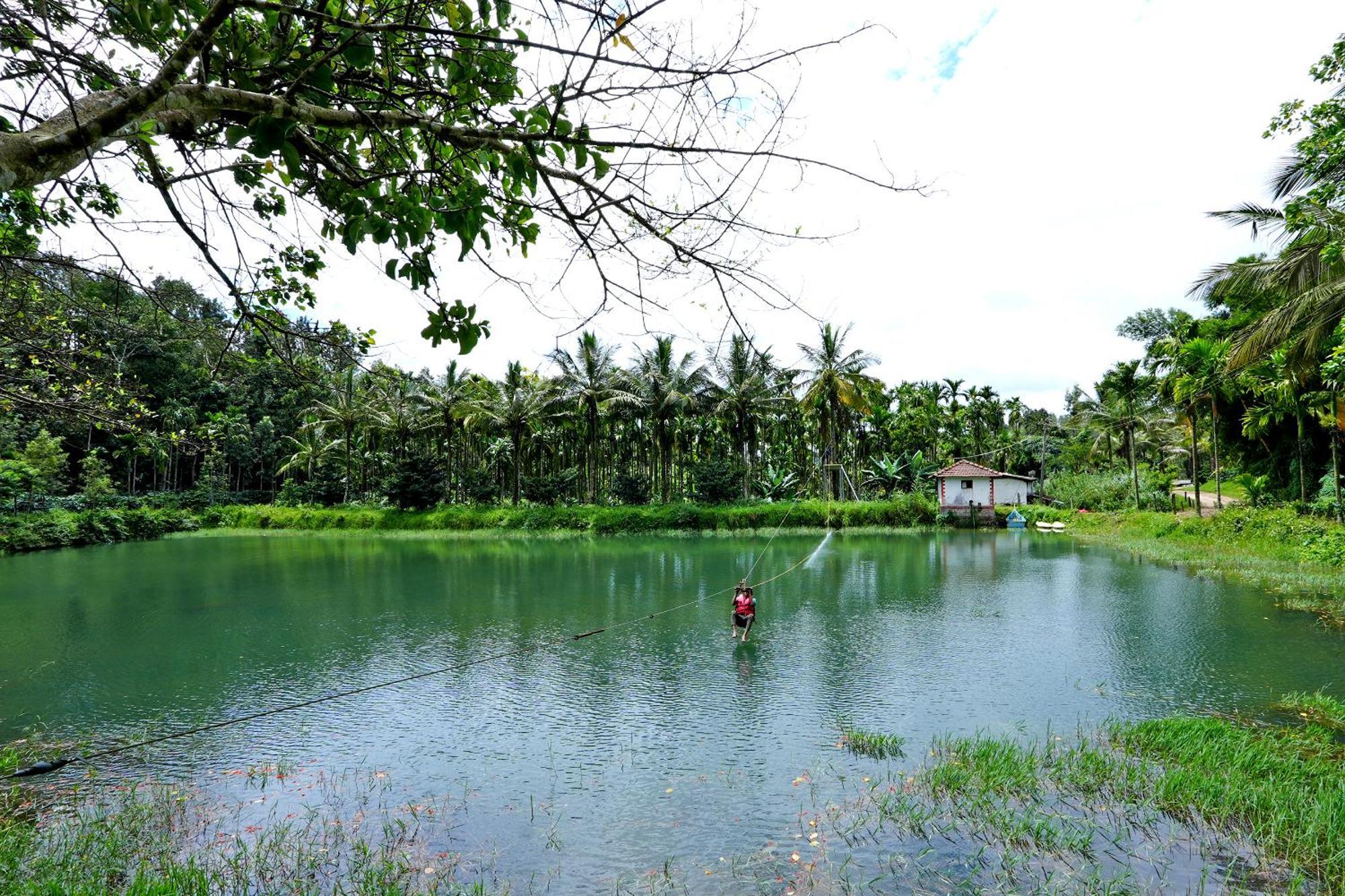 Leisure Homestay - Pool, Boating, Zipline, Home Food, Estate Chikmagalur Bagian luar foto