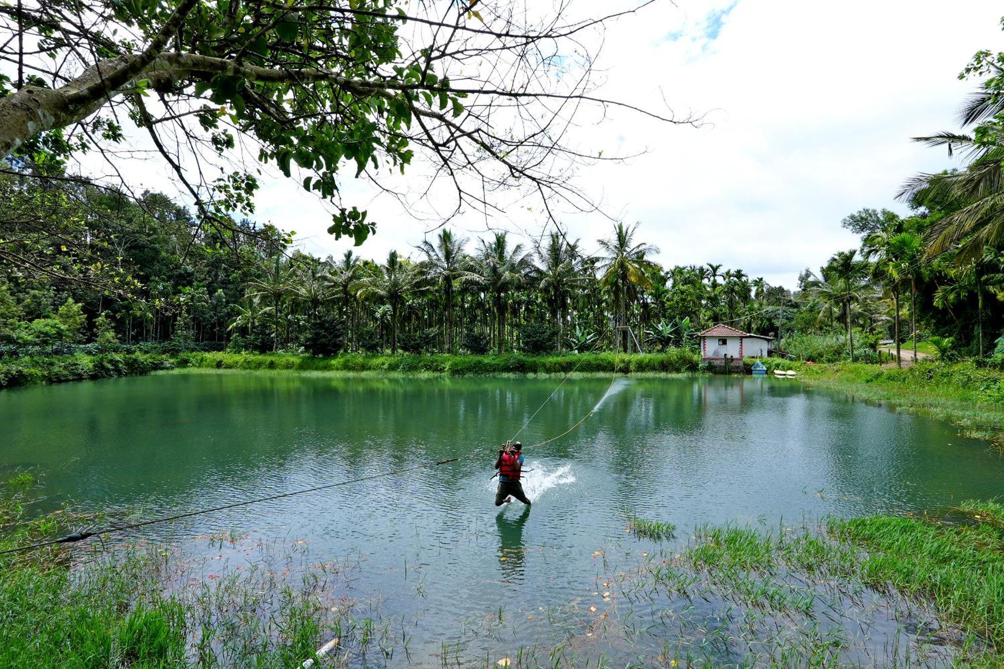 Leisure Homestay - Pool, Boating, Zipline, Home Food, Estate Chikmagalur Bagian luar foto